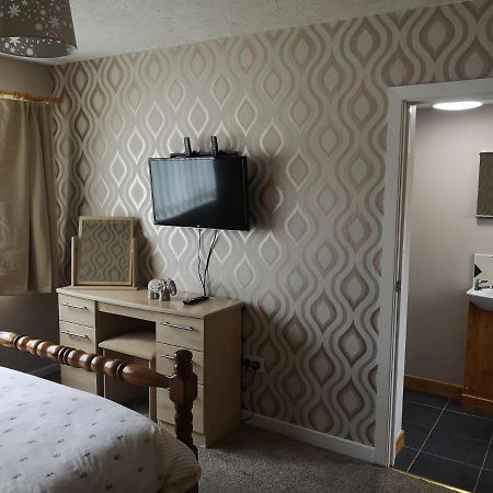 En-Suite Bedroom In A Quiet Bungalow Porthmadog Esterno foto