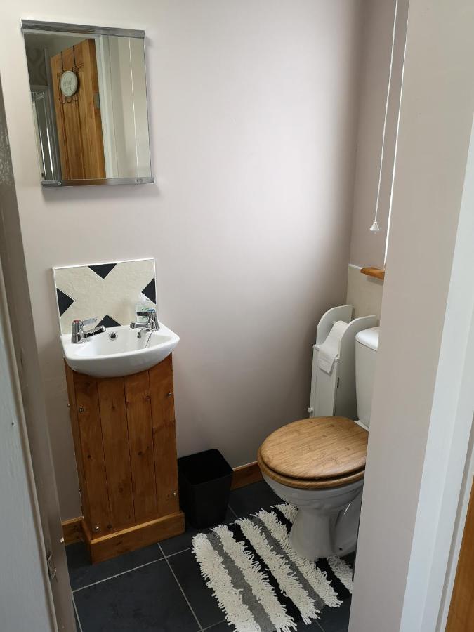 En-Suite Bedroom In A Quiet Bungalow Porthmadog Esterno foto